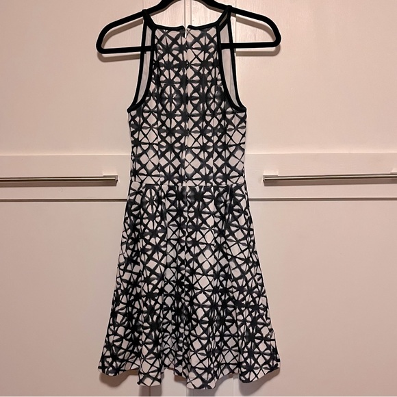 Black and white, but not boring. Flattering Mossimo fit and flare dress - Picture 2 of 3